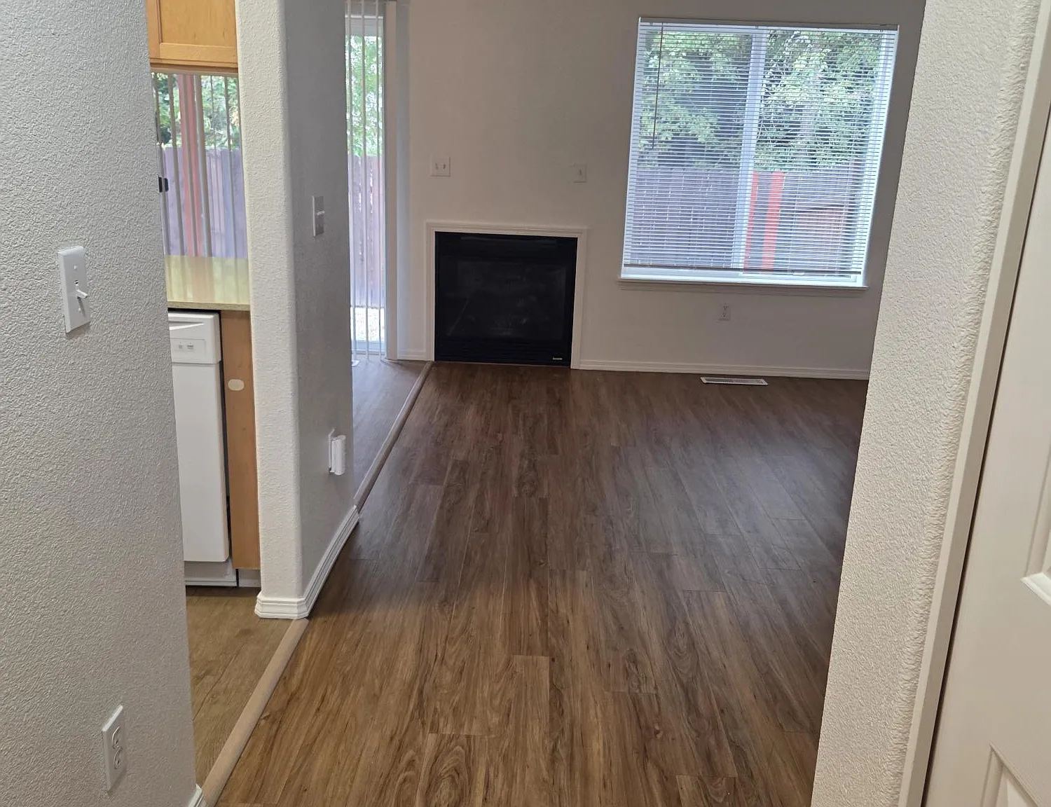 3 bed, 2.5 bath, 1160 sqft, $1,825 — Photo 2