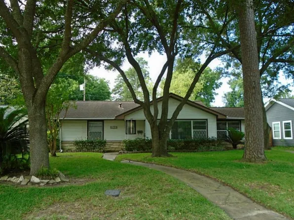 1231 Cheshire Ln, Houston, TX 77018