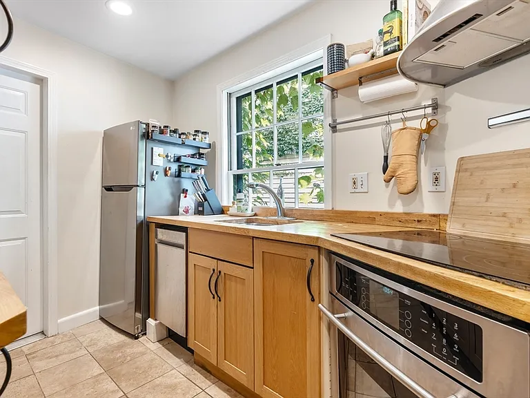 61 W Cedar St #FURNISHED — Photo 6