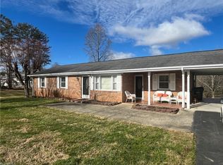 512 Arlington St, Mount Airy, NC 27030