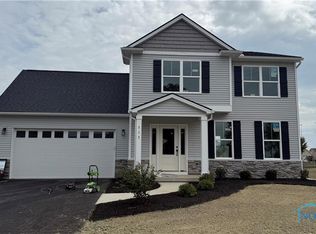717 W Ironwood Dr, Rossford, OH 43460