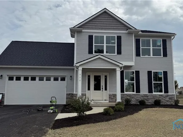 717 W Ironwood Dr, Rossford, OH 43460