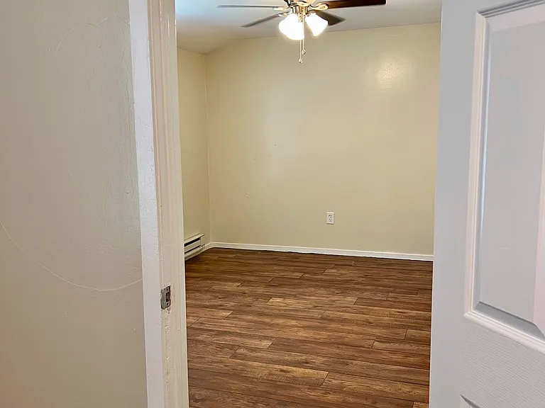 1023 E Haskell St — Photo 10