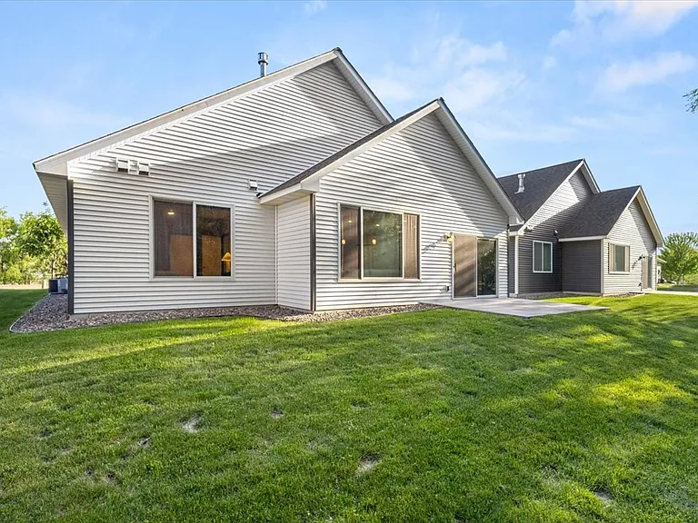 1017 109th Ct NE — Photo 27