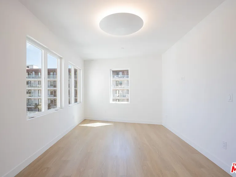 1130 N Orange Dr #301 — Photo 13