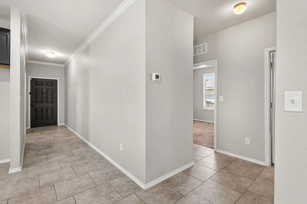 3 bed, 1676 sqft, $1,700 — Photo 2