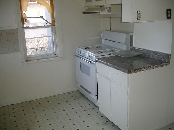 2nd image of 2710 Gunnison St