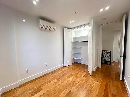 Rented by EXR | media 10