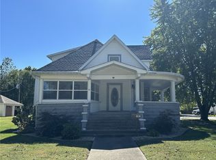 101 E Adams Ave, Casey, IL 62420