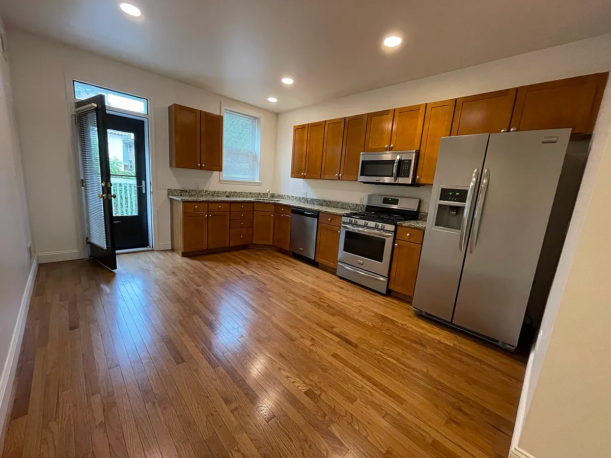 Building Photo - 6336 Marchand St #2