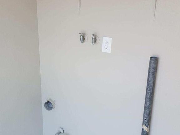 Washer & Dryer Hook-ups