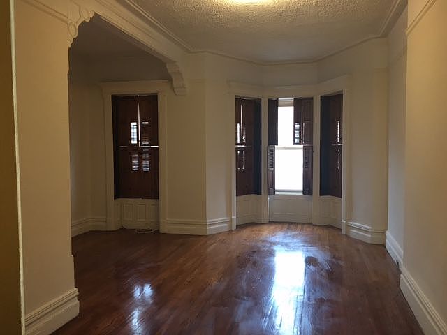 1st image of 285 Park Pl #2