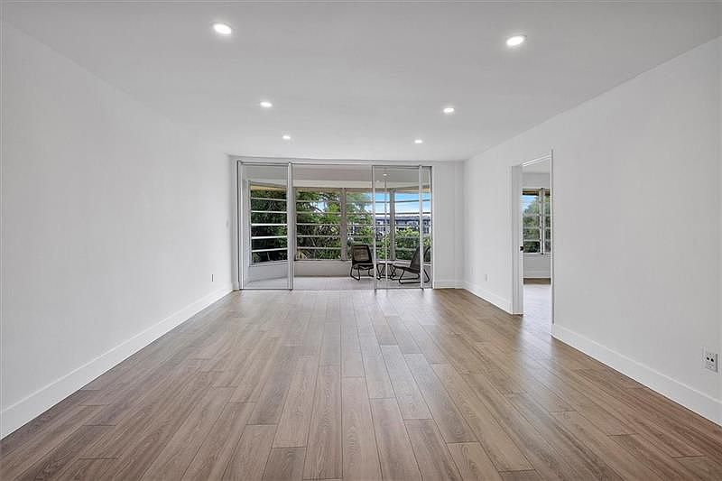 1st image of 1302 NE 191st St #323
