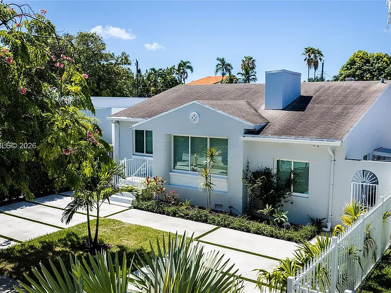 1950 SW 13th St — Photo 30