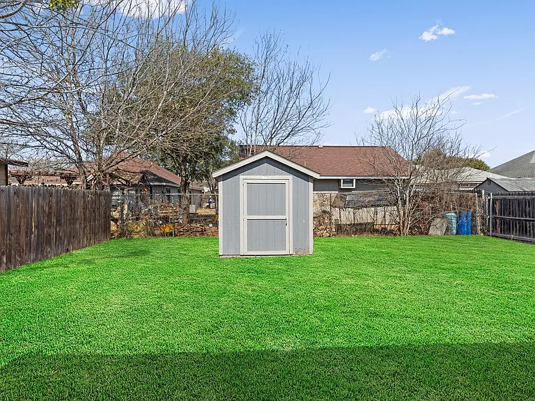 3411 Avoca Dr — Photo 2