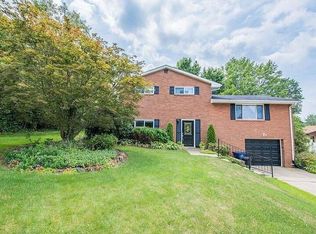 102 Colbaugh Dr, Trafford, PA 15085