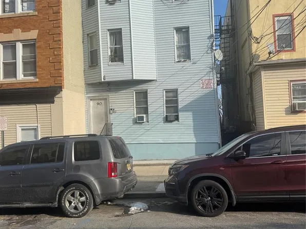 90 4th St, Passaic, NJ 07055