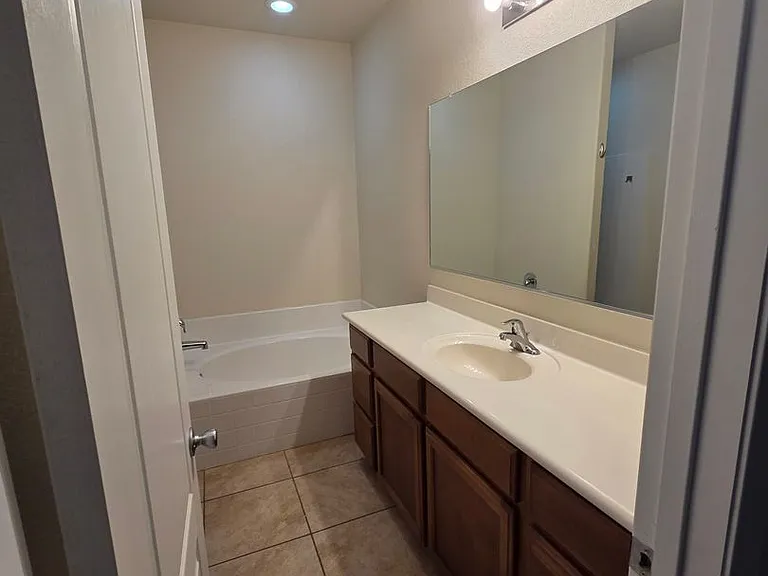 10915 Topacio St NW — Photo 5