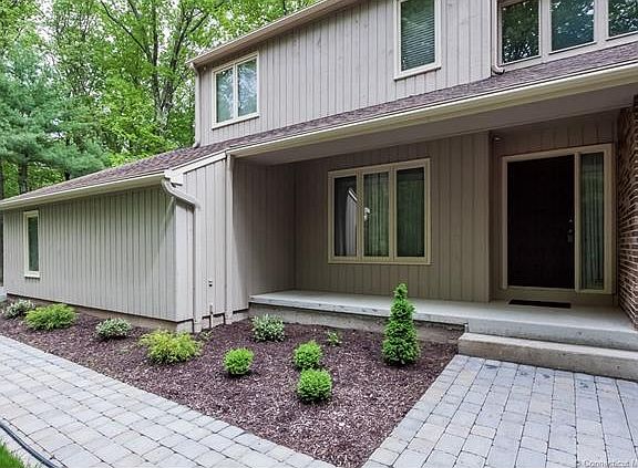 3rd image of 10 Morningside Dr