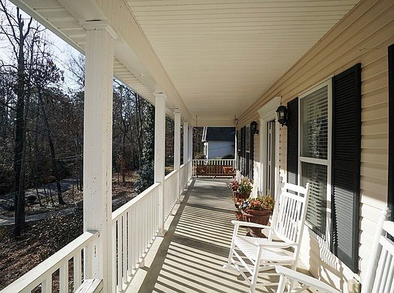 3rd image of 960 Fair Oaks Dr