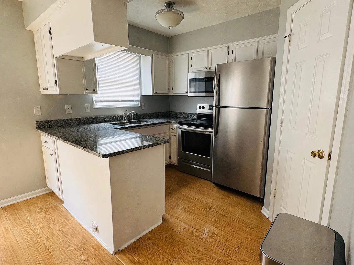 2 bed, 2.5 bath, 1710 sqft, $1,975 — Photo 3