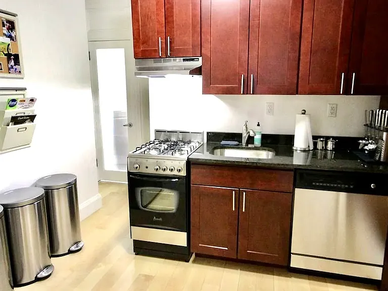 145 Waverly Pl #2E — Photo 5