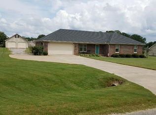 365 Cloverleaf Cir, Killen, AL 35645