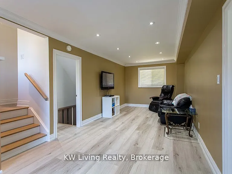 702 Lake Dr S — Photo 25