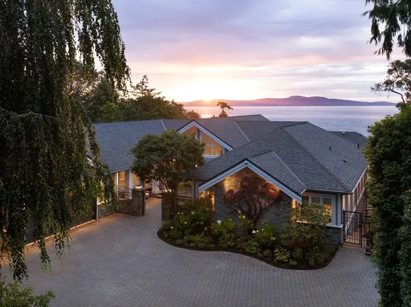 2226 Arbutus Rd, Saanich, BC V8N 1V3