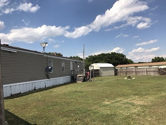 2nd image of 701 E 2nd St
