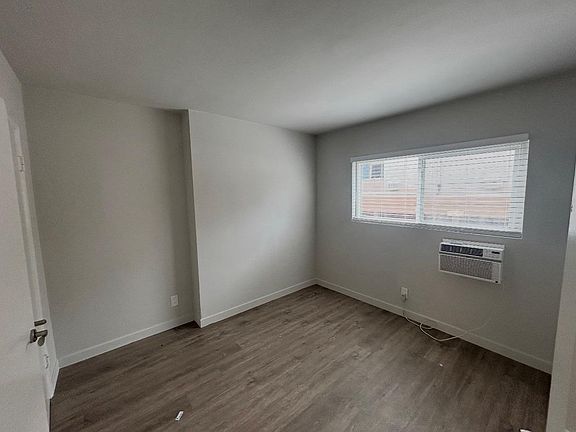 2nd image of 15034 Burbank Blvd APT 3