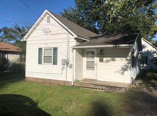 105 S 3rd St, Marion, IL 62959