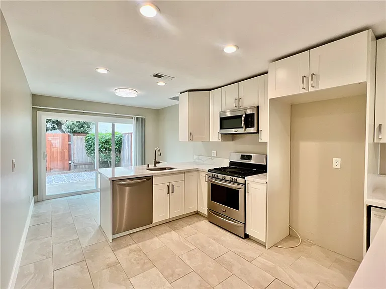724 N Morgan St #A — Photo 9