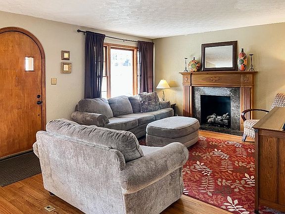 4th image of 40 Fairfax Dr