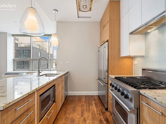 4th image of 2-17 51st Ave #308