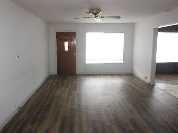 4th image of 815 Marin St