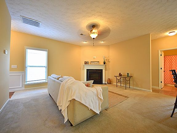 5th image of 73 Brentwood Dr