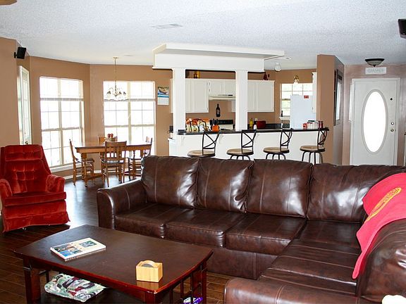 Living/dining/kitchen