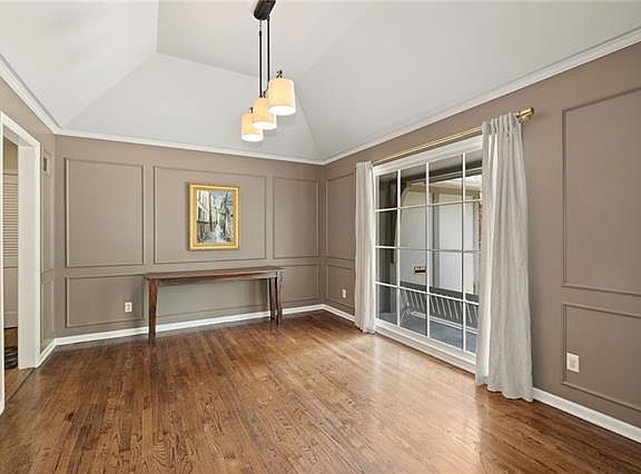 5th image of 11806 Washington St