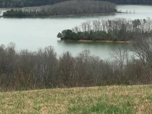 1520 Holly Ben Dr, Byrdstown, TN 38549