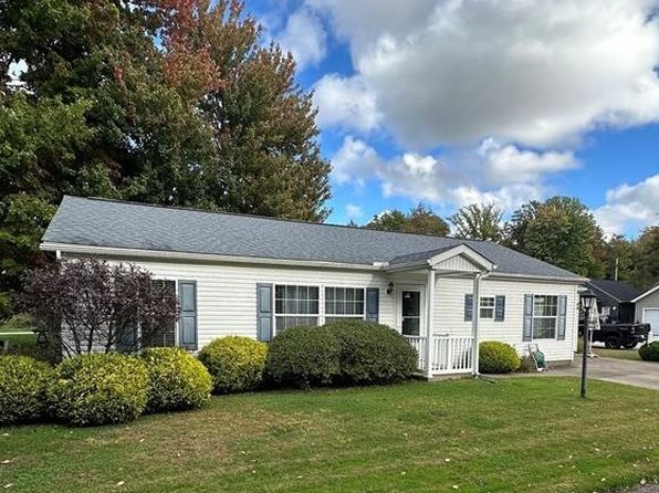 5259 Champagne Ctr, Girard, PA 16417