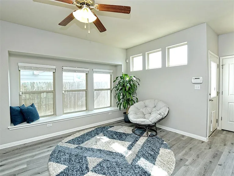 4523 Graceful Ln — Photo 4