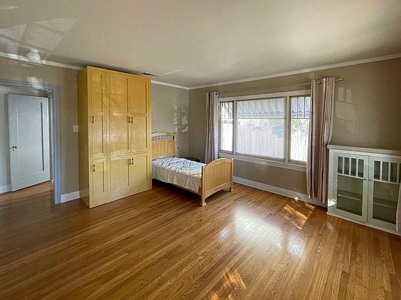 3rd image of 1500 Hope St