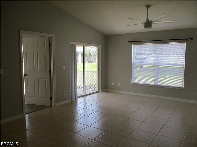 4330 SW 7th Pl — Photo 9