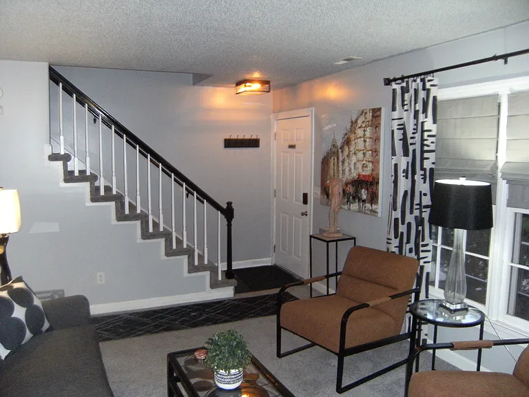 2451 Realm St — Photo 4