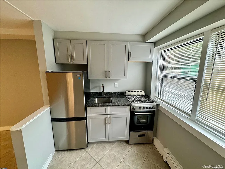 470 E Broadway #A8 — Photo 9