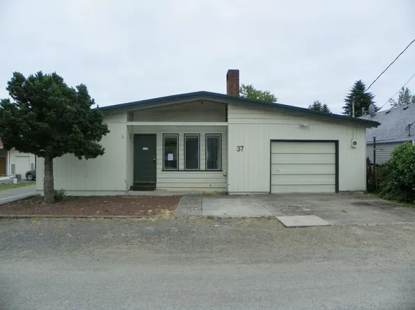 37 Cherry St NW, Castle Rock, WA 98611