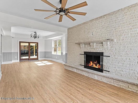 5th image of 138 Spring St