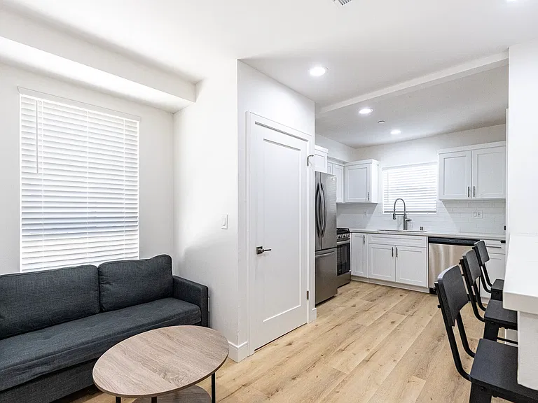 1286 West 35th Place — Photo 4