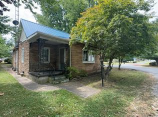 1220 W Madison St, Herrin, IL 62948
